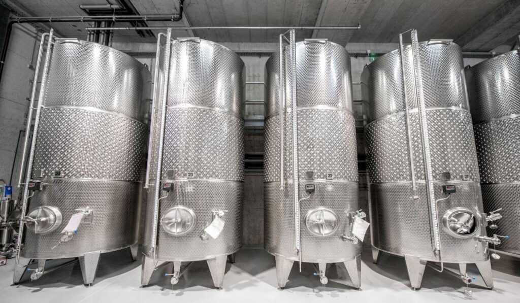 Chapa de aço inox 316: por que é a favorita da indústria química e naval? 2 Aplicação chapa de aço inox 316