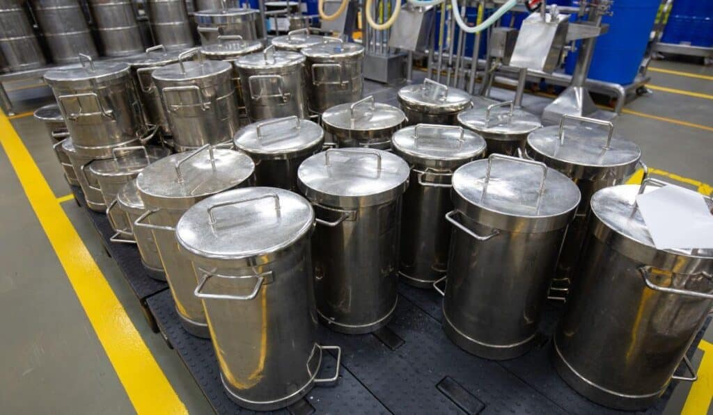 Como o serviço de calandragem é essencial na fabricação de tanques e silos? 2 Aplicação do serviço de calandragem