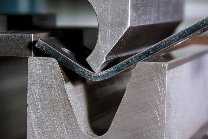 Dobras de chapas metálicas: o que considerar ao processar materiais que operam em calor extremo? 2 Dobras de chapas metálicas que operam em calor extremo