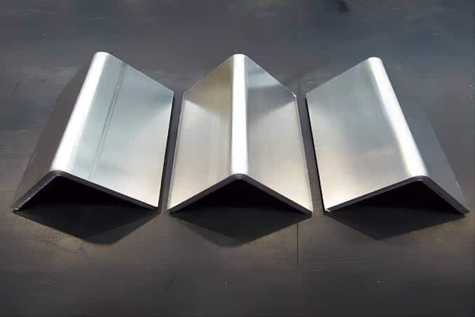 Quais os principais desafios e cuidados na dobra de chapa de aço de 2 mm? 2 Cuidados na dobra de chapa de aço de 2 mm