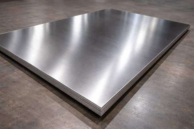 Chapa de inox cortada e polida