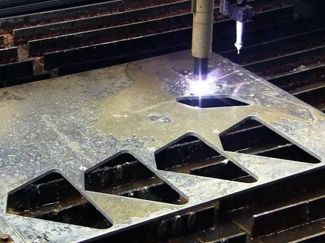 Corte de aço inox com plasma